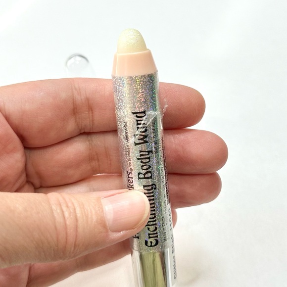 Fantasy Makers Enchanting Body Wand - Glitter Stick - Clear w/Iridescent Glitter - Picture 6 of 6